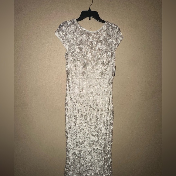 Marina lace mermaid dress - Picture 3 of 4